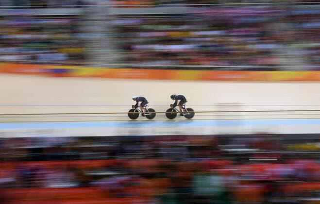(160811) -- RIO DE JANEIRO, Aug. 11, 2016 -- Jason Kenny (L) of Great Britain competes during the men s team sprint final of cycling track at the 2016 Rio Olympic Games Olympische Spiele Olympia OS in Rio de Janeiro, Brazil, on Aug. 11, 2016. Great Britain won the gold medal with a result of 42:440. )(dh) (SP)BRAZIL-RIO DE JANEIRO-OLYMPICS-CYCLING TRACK LixGa 