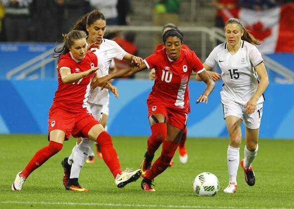 Rio 2016, Fußball Damen Viertelfinale, Kanda - Frankreich Olimp?ada Rio 2016 Futebol SP SÃO PAULO, SP - 12.08.2016: OLIMPÍADA RIO 2016 FUTEBOL SP - Lawrence dispute ball during match between Canada (CAN) x France (FRA), valid for the quarterfinals of the Olympic Women& 39;s Fall, ll, Rio 2016, held at the Arena Corinthians Olympics, the hcity of São Paulo. (Photo: Aloisio Mauricio cio Fotoarena) x1180660x  AloisioxMauricio