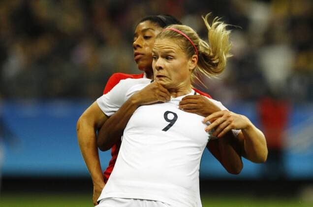 Bilder des Tages - SPORT Rio 2016, Fußball Damen Viertelfinale, Kanda - Frankreich Olimp?ada Rio 2016 Futebol SP SÃO PAULO, SP - 12.08.2016: OLIMPÍADA RIO 2016 FUTEBOL SP - Le Sommer match ball during dispute between Canada (CAN) x France (FRA), valid for the quarterfinals of the Olympic Women& 39;s ball, ll, Rio 2016, held at the Arena Corinthians Olympics, the host city of Sãolo. (Photo: Aloisio Mauricioicio Fotoarena) x1180732x  AloisioxMauricio