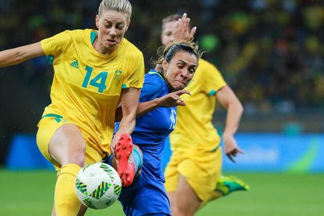 Bilder des Tages - SPORT Rio 2016, Fußball Damen Viertelfinale, Brasilien - Australien Olympics 2016 Football BH BELO HORIZONTE, MG - 12.08.2016: OLYMPICS 2016 FOOTBALL BH - Dispute between Alanna Kennedy of Australia and Marta of Brazil, during the match between Brazil (BRA) x Australia (AUS), the quarterfinals of the Olympic Women s Football, the Rio Olympics 2016 held at the Mineirao Stadium in town- hearters Belo Horizonte, MG. (Photo: Dudu MaceMacedo Fotoarena) x1181069x  DuduxMacedo