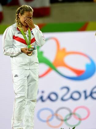(160813) -- RIO DE JANEIRO, Aug. 13, 2016 -- Puerto Rico s Monica Puig reacts during the awarding ceremony for the women s singles final of Tennis at the 2016 Rio Olympic Games Olympische Spiele Olympia OS in Rio de Janeiro, Brazil, on Aug. 13, 2016. Monica Puig won the gold medal. ) (xr) (SP)BRAZIL-RIO DE JANEIRO-OLYMPICS-TENNIS YuexYuewei 