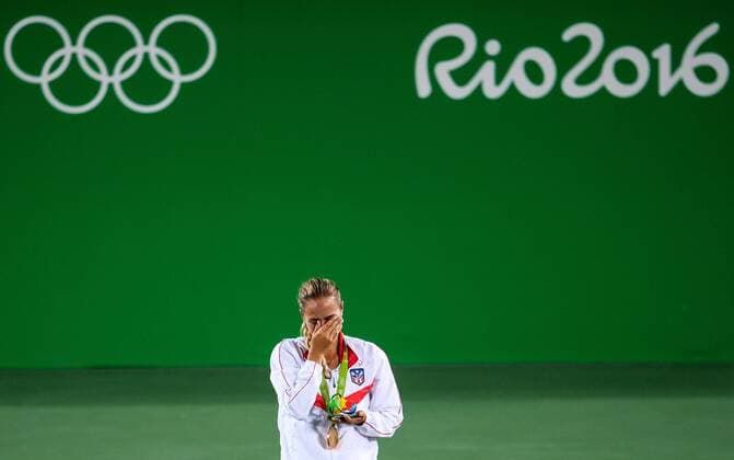 Olympiasiegerin Monica Puig (PUR) jubelt bei der Siegerehrung bei der Siegerehrung bei den olympischen Sommerspiele 2016 am 13.08.2016, Rio de Janeiro Copyright: xSchueler Eibner-Pressefotox EP_JSE