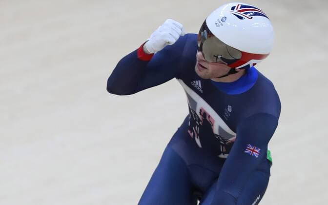 (160814) -- RIO DE JANEIRO, Aug. 14, 2016 -- Britain s Jason Kenny celebrates after the men s sprint final of Cycling Track at the 2016 Rio Olympic Games Olympische Spiele Olympia OS in Rio de Janeiro, Brazil, on Aug. 14, 2016. Jason Kenny won the gold medal. ) (xr) (SP)BRAZIL-RIO DE JANEIRO-OLYMPICS-CYCLING TRACK RenxZhenglai 