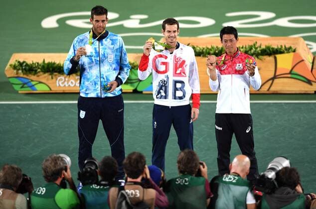 Bilder des Tages - SPORT (160814) -- RIO DE JANEIRO, Aug. 14, 2016 -- Andy Murray of Great Britain (C), Juan Martin Del Potro of Argentina (L) and Nishikori Kei of Japan attend the awarding ceremony of the men s tennis singles match at the 2016 Rio Olympic Games Olympische Spiele Olympia OS in Rio de Janeiro, Brazil, on Aug. 14, 2016. Andy Murray won the gold medal. )(dh) (SP)BRAZIL-RIO DE JANEIRO-OLYMPICS-TENNIS ChengxMin 