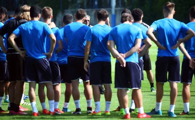 Fußball, CL Quali, Dinamo Zagreb Training GNK Dinamo; Champions league playoff GNK Dinamo training GNK Dinamo coach Zlatko Kranjcar on court conduct a training day before playoff Champions league game against FC Salzburg.  SlavkoxMidzor PIXSELL