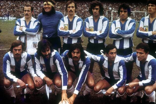 Mannschaftsfoto Argentinien, hi.v.li.: Jorge Carrascosa, Torwart Hugo Orlando Gatti, Vicente Pernia, Jorge Olguin, Americo Gallego, Daniel Passarella; vorn: Omar Larrosa, Ricky Villa, Leopoldo Luque, Osvaldo Ardiles, Daniel Bertoni