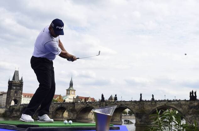 Golf player Lee Westwood plays his ball during the exhibition in front of the Charles Bridge in Prague, Czech Republic, August 16, 2016, prior to the D+D REAL Czech Masters tournament at the Albatross Golf Resort from August 18-21. (CTKxPhoto RomanxVondrous) CTKPhotoP201608160899001  vnd 1