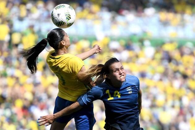 Rio 2016, Fußball, Damen, Brasilien - Schweden Brasiliens Andressa Alves und Schweden s Emilia Appelqvist im Halbfinale Fußball Brasilien - Schweden Olympische Spiele in Rio de Janeiro 2016.  Copyright: CARLxSANDIN BB160816CS025
