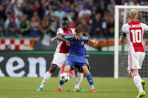 (L-R) Davinson Sanchez of Ajax, Dmitri Poloz of FK Rostov, Davy Klaassen of Ajax during the Champions League play-off match between Ajax and FK Rostov at the Amsterdam Arena on august 16, 2016 in Amsterdam, the Netherlands Ajax v FK Rostov Champions League 2016 2017 xVIxxIVx 6030703