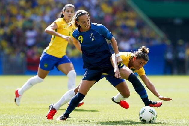 Rio 2016, Fußball, Damen, Schweden zieht ins Finale ein Olympics 2016 Football RJ RIO DE JANEIRO, RJ - 16.08.2016: OLYMPICS 2016 FOOTBALL RJ - The Tamires player of Brazil divided ball during the dispute between Brazil (BRA) and Sweden (SWE) the semifinal of the Olympic Women& 39;s Fool Rll Rio Olympics 2016 held at Maracana Stadium in the host city Rio de Janeiro. (Photo: Marco ao Fotoarenarena) x1185303x  MarcoxGalv?o