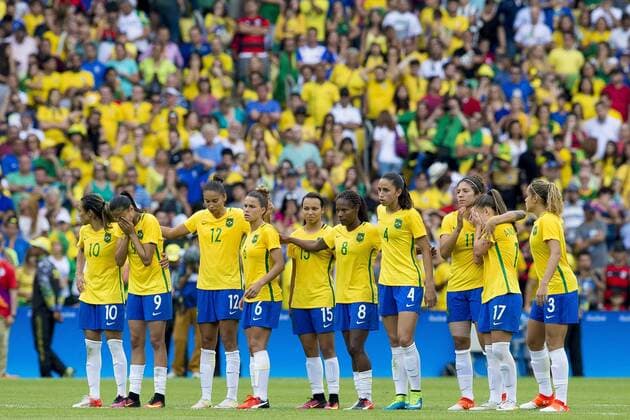 Rio 2016, Fußball, Damen, Schweden zieht ins Finale ein Olympics 2016 Football RJ RIO DE JANEIRO, RJ - 16.08.2016: OLYMPICS 2016 FOOTBALL RJ - Players of Brazil mourn defeat on penalties during the dispute between Brazil (BRA) and Sweden (SWE) the semifinal of the Olympic Women& 39;s Fall Rll Rio Olympics 2016 held at Maracana Stadium in the host city Rio de Janeiro. (Photo: Marclvao Fotoareoarena) x1185413x  MarcoxGalv?o
