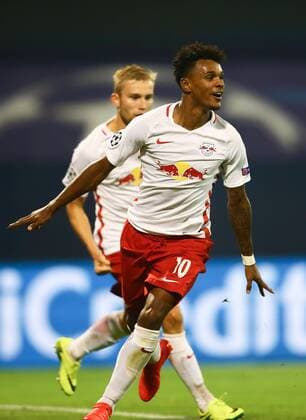 SOCCER - UEFA CL quali, Zagreb vs RBS ZAGREB,CROATIA,16.AUG.16 - SOCCER - UEFA Champions League, Play-off qualification, GNK Dinamo Zagreb vs Red Bull Salzburg. Image shows the rejoicing of Valentino Lazaro (RBS). GEPAxpictures xFelixxRoittner