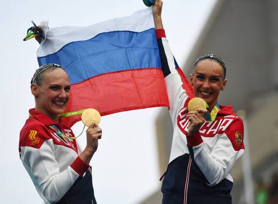 (160816) -- RIO DE JANEIRO, Aug. 16, 2016 -- Russia s Natalia Ishchenko and Svetlana Romashina attend the awarding ceremony of the duets free routine final of synchronised swimming at the 2016 Rio Olympic Games Olympische Spiele Olympia OS in Rio de Janeiro, Brazil, on Aug. 16, 2016. Russia s Natalia Ishchenko and Svetlana Romashina won the gold medal. )(dh) (SP)BRAZIL-RIO DE JANEIRO-OLYMPICS-SYNCHRONISED SWIMMING YanxYan 