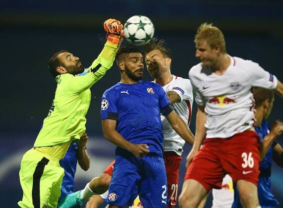 SOCCER - UEFA CL quali, Zagreb vs RBS ZAGREB,CROATIA,16.AUG.16 - SOCCER - UEFA Champions League, Play-off qualification, GNK Dinamo Zagreb vs Red Bull Salzburg. Image shows Eduardo, El Arabi Hilal Soudani (Zagreb) and Fredrik Gulbrandsen (RBS). GEPAxpictures xFelixxRoittner