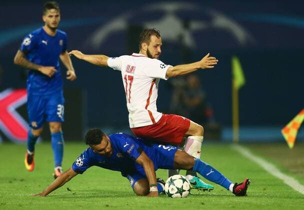 SOCCER - UEFA CL quali, Zagreb vs RBS ZAGREB,CROATIA,16.AUG.16 - SOCCER - UEFA Champions League, Play-off qualification, GNK Dinamo Zagreb vs Red Bull Salzburg. Image shows El Arabi Hilal Soudani (Zagreb) and Andreas Ulmer (RBS). GEPAxpictures xFelixxRoittner