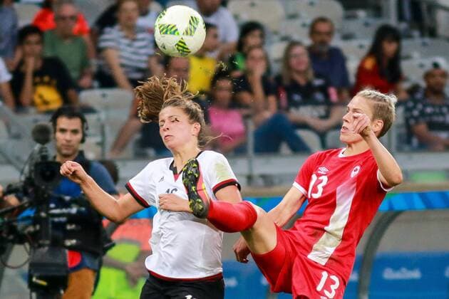 Rio 2016, Fußball, Damen, Deutschland - Kanada Olympics 2016 Football BH BELO HORIZONTE, MG - 16.08.2016: OLYMPICS 2016 FOOTBALL BH - Dispute between Sophie Schmidt, Canada, and Melanie Leupolz, Germany, during the match between Canada (CAN) vs Germany (GER), the semifinals of the Football Olympic Women, the Olympics 2016 held in Mineirao Stadium in the host city Belo Horizonte, MG. (Photo: Dudu Macedo Fotoarena) x1185752x DuduxMacedo