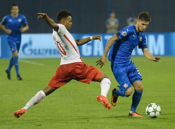 (160816) -- ZAGREB, Aug. 16, 2016 -- Valentino Lazaro of Salzburg (C) vies with Petar Stojanovic of Dinamo Zagreb during UEFA Champions League play-off round soccer match at the Maksimir Stadium in Zagreb, Croatia, Aug. 16, 2016. The match ended in a 1-1 draw. ) (SP)CROATIA-ZAGREB-UEFA CHAMPIONS LEAGUE MisoxLisanin 