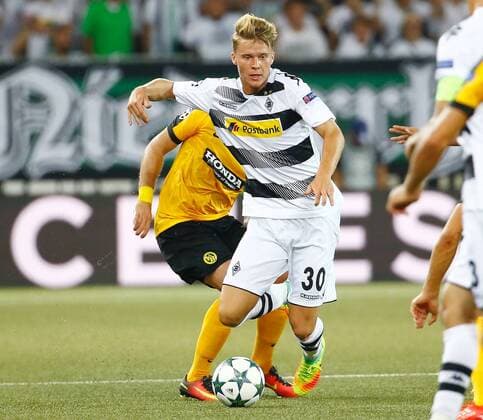 16.08.2016 Stade de Suisse Bern , SCHWEIZ , Saison 2016 2017 Herren Fussball UEFA Champions League Quali Hinspiel BSC Young Boys Bern - Borussia Mönchengladbach Nico Elvedi (Gladbach) 