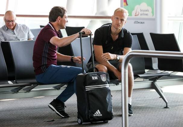 Anderlecht s head coach Rene Weiler and Anderlecht s Olivier Deschacht pictured at the departure of Belgian first league soccer team RSC Anderlecht to Prague, Czech Republic, at Brussels Airport in Zaventem, Wednesday 17 August 2016. Tomorrow Anderlecht is playing the first leg of the playoff round in the Europa League competition against Czech Slavia Prague. VIRGINIExLEFOUR  x04912840x