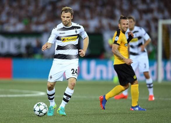 Fussball Champions League Qualifikation Saison 2016 2017 16.08.2016 BSC Young Boys Bern - Borussia Moenchengladbach Tony Jantschke (Borussia Moenchengladbach) am Ball 