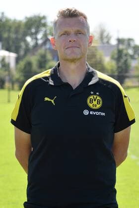 17.08.2016, Offizieller Portrait-Termin, Fußball, GER, 1.BL, Portraittermin 2016 2017, Borussia Dortmund, Physiotherapeut Peter Kuhnt