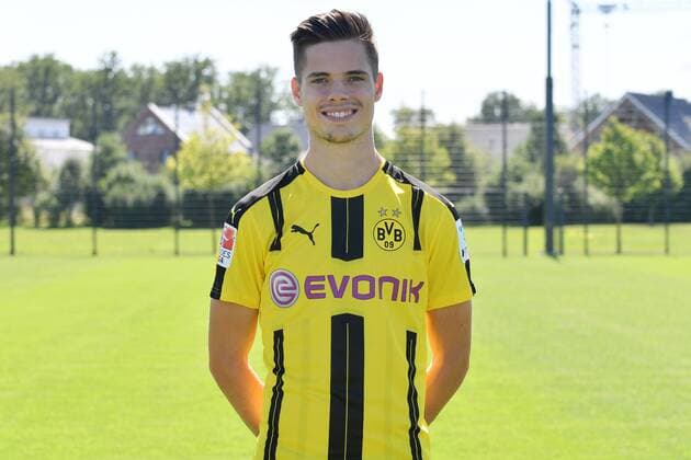 17.08.2016, Offizieller Portrait-Termin, Fußball, GER, 1.BL, Portraittermin 2016 2017, Borussia Dortmund, Julian Weigl