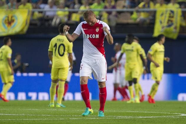 AS Monaco s Polish defender Kamil Glik jubilates the goal scored by Brazilian striker Fabinho Tavares (not at the image) against Villarreal FC during their UEFA Champions League playoff first leg match between AS Monaco and Villareal played at El Madrigal stadium in Villarreal, Castellon, eastern of Spain on 17 August 2016. Villarreal FC vs AS Monaco !ACHTUNG: NUR REDAKTIONELLE NUTZUNG!  20160817-636070651720390267