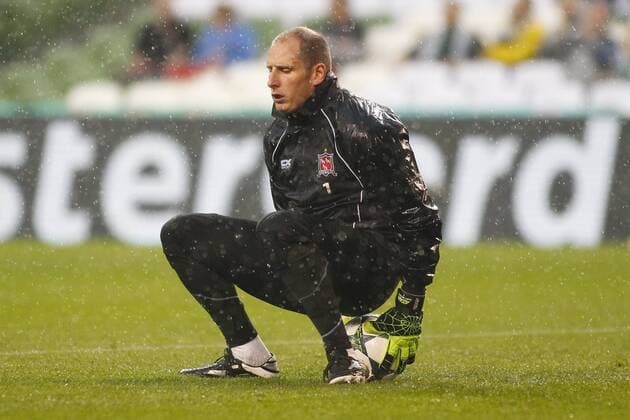 17.08.2016. Aviva Stadium, Dublin, Ireland. UEFA Champions League 2016-17 Play-Off. Dundalk v Legia Warsaw. Dundalk goalkeeper Gary Rogers during the warm-up. xAshleyxCahillx  ActionPlus11776324
