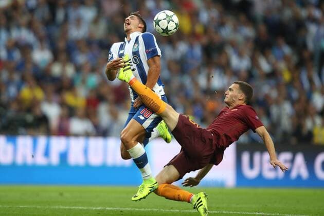 August 17, 2016 - Porto, Porto, Portugal - Porto s Portuguese forward Andre Silva (L) vies with Roma s Belgian defender Thomas Vermaelen (R) during the UEFA Champions League match between FC Porto and AS Roma, at Dragao Stadium in Porto on August 17, 2016. Porto v AS Roma: UEFA Champions League  - ZUMAn230