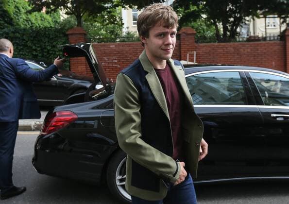 MOSCOW, RUSSIA - AUGUST 18, 2016: Chicago Blackhawks winger Artemy Panarin arrives for an annual Kharlamov Trophy award ceremony for the 2015 2016 NHL Eishockey Herren USA season. The award is presented by the Sovetsky newspaper to a Russian Ice hockey Eishockey player in the NHL who had the best performance in an NHL season. Sergei Savostyanov TASS  TS02DA03
