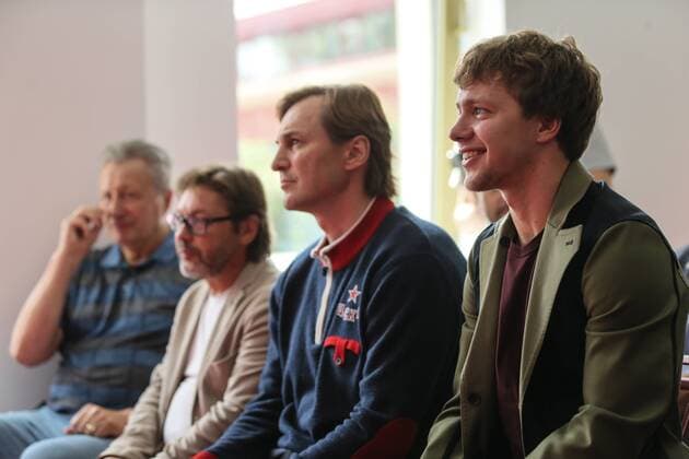 MOSCOW, RUSSIA - AUGUST 18, 2016: Chicago Blackhawks winger Artemy Panarin, PHC CSKA Moscow general manager Sergei Fyodorov, and World Legends Hockey League executive director Dmitry Tugarin (from R) at an annual Kharlamov Trophy award ceremony for the 2015 2016 NHL Eishockey Herren USA season. The award is presented by the Sovetsky newspaper to a Russian Ice hockey Eishockey player in the NHL who had the best performance in an NHL season. Sergei Savostyanov TASS  TS02DA05
