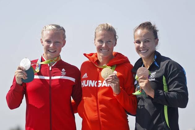 (160818) -- RIO DE JANEIRO, Aug. 18, 2016 -- Hungary s Danuta Kozak (C), Denmark s Emma Jorgensen (L) and New Zealand s Lisa Carrington attend the awarding ceremony of the women s kayak single 500m final A at the 2016 Rio Olympic Games Olympische Spiele Olympia OS in Rio de Janeiro, Brazil, on Aug. 18, 2016. Danuta Kozak won the gold medal. )(dh) (SP)BRAZIL-RIO DE JANEIRO-OLYMPICS-WOMEN S KAYAK SINGLE 500M ShenxBohan 