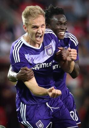 Anderlecht s Lukas Teodorczyk and Anderlecht s Idrissa Sylla celebrate after scoring the 2-0 goal during the first leg match of the playoff round between Belgian first league soccer team RSC Anderlecht and Czech team Slavia Prague in the Europa League competition, on Thursday 18 August 2016, in Prague, Czech Republic. VIRGINIExLEFOUR  x04913786x