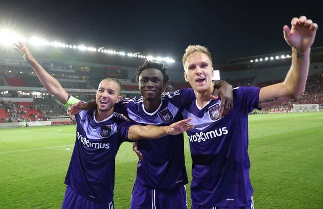 Anderlecht s Sofiane Hanni and Anderlecht s Idrissa Sylla celebrate after winning the first leg match of the playoff round between Belgian first league soccer team RSC Anderlecht and Czech team Slavia Prague in the Europa League competition, on Thursday 18 August 2016, in Prague, Czech Republic. VIRGINIExLEFOUR  x04913947x