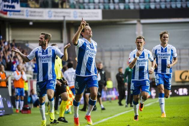 160818 IFK Göteborgs Emil Salomonsson, Jakob Ankersen Thomas Rogne jubelt 1-0 Mads Albeck FOOTBALL Europa League IFK Göteborg vs FK Qarabag Agdam 18 august 2016 i Göteborg.  Copyright: MATHIASxBERGELD BB160818BB325