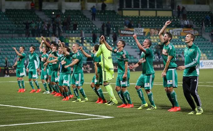 SOCCER - UEFA EL quali, Trencin vs Rapid ZILINA,SLOVAKIA,18.AUG.16 - SOCCER - UEFA Europa League, Play-off qualification, FK AS Trencin vs SK Rapid Wien. Image shows the rejoicing of Rapid. Keywords: Wien Energie. GEPAxpictures xPhilippxBrem