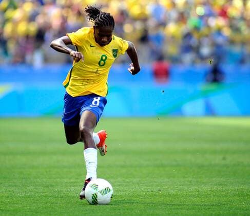 Rio 2016, Fußball Damen Spiel um Platz 3, Brasilien - Kanada Brazilian player Formiga goes for a controls the ball against Canada during their Olympic Games Olympische Spiele Olympia OS Rio 2016 Women s Bronze Medal match at the Corinthans Arena in Sao Paulo, Brazil, 19 August 2016. BRAZIL OUT WOMEN S BRONZE MEDAL MATCH BRAZIL VS. CANADA !ACHTUNG: NUR REDAKTIONELLE NUTZUNG!  RIO007 20160819-636072330530715178