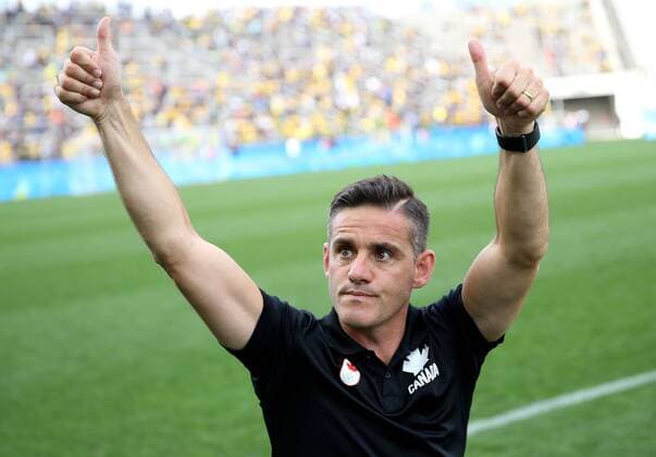 Rio 2016, Fußball Damen Spiel um Platz 3, Brasilien - Kanada (160819) -- RIO DE JANEIRO, Aug. 19, 2016 -- John Herdman, coach of Canada waves to audience after the women s football bronze medal match between Brazil and Canada at the 2016 Rio Olympic Games Olympische Spiele Olympia OS in Rio de Janeiro, Brazil, on Aug. 19, 2016. Canada beat Brazil with 2:1. )(dh) (SP)BRAZIL-RIO DE JANEIRO-OLYMPICS-FOOTBALL LixMing 