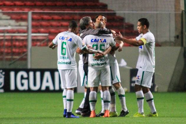Am?rica MG x Chapecoense BELO HORIZONTE, MG - 19.08.2016: AMÉRICA MG X CHAPECOENSE - Chapecoense players celebrate victory over America-MG x Chapecoense, match valid for the twenty-first round of the Brazilian Championship 2016 Series, held at Arena Independencia in Belo Horizonte, MG. (Photo: Dudu Macedo Fotoarena) x1190818x  DuduxMacedo