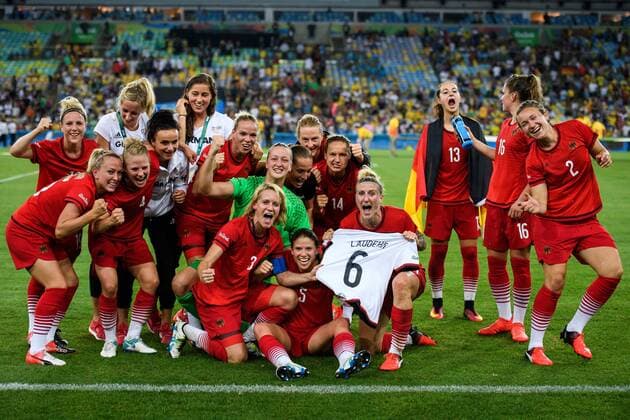 Rio 2016, Fußball, Damen, Deutschland ist Olympiasieger Die deutsche Frauenmannschaft feiert den Olmpiasieg im Finale bei den olympischen Sommerspiele 2016 am 19.08.2016, Rio de Janeiro Copyright: xSchülerx xEibner-Pressefotox EP_jse