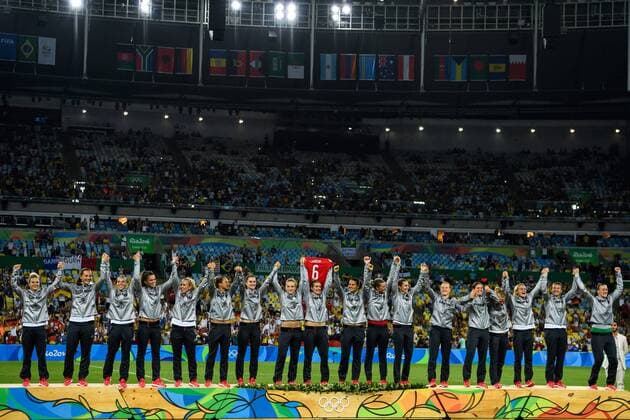 Rio 2016, Fußball, Damen, Deutschland ist Olympiasieger Die deutsche Mannschaft auf dem Siegerpodest im Finale bei den olympischen Sommerspiele 2016 am 19.08.2016, Rio de Janeiro Copyright: xSchülerx xEibner-Pressefotox EP_jse