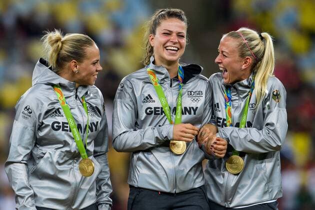Rio 2016, Fußball, Damen, Deutschland ist Olympiasieger vl: Isabel Kerschowski (GER 17), Melanie Leupolz (GER 16) und Mandy Islacker (GER 15) im Finale bei den olympischen Sommerspiele 2016 am 19.08.2016, Rio de Janeiro Copyright: xSchülerx xEibner-Pressefotox EP_jse