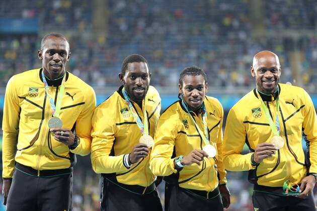 Bilder des Tages - SPORT (160820) -- RIO DE JANEIRO, Aug. 20, 2016 -- Jamaica s Usain Bolt, Nickel Ashmeade, Yohan Blake and Asafa Powell (L-R) attend the awarding ceremony for the men s 4x100m relay final of Athletcis at the 2016 Rio Olympic Games Olympische Spiele Olympia OS in Rio de Janeiro, Brazil, on Aug. 20, 2016. Jamaica won the gold medal. ) (xr) (SP)BRAZIL-RIO DE JANEIRO-OLYMPICS-ATHLETICS LiuxBin 