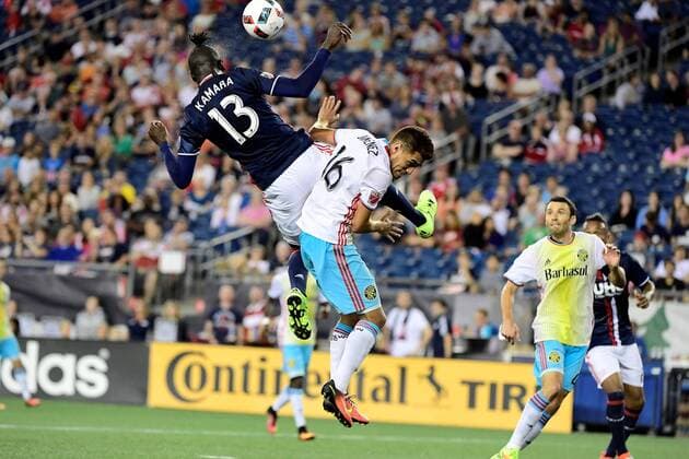 Saturday August 20, 2016: New England Revolution forward Kei Kamara (13) beats Columbus Crew midfielder Hector Jimenez (16) to head the ball towards the net during the MLS Fussball Herren USA game between Columbus Crew SC and the New England Revolution held at Gillette Stadium in Foxborough Massachusetts. Columbus defeats New England 2-0. Cal Media MLS 2016: Crew vs Revolution AUG 20 - ZUMAc04_