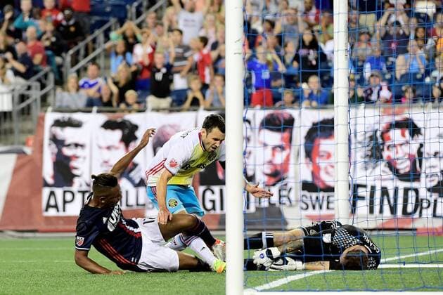 Saturday August 20, 2016: Columbus Crew goalkeeper Steve Clark (1) traps the ball as New England Revolution forward Juan Agudelo (17) and Columbus Crew defender Michael Parkhurst (4) get tangled in front of the net during the MLS Fussball Herren USA game between Columbus Crew SC and the New England Revolution held at Gillette Stadium in Foxborough Massachusetts. Columbus defeats New England 2-0. Cal Media MLS 2016: Crew vs Revolution AUG 20 - ZUMAc04_