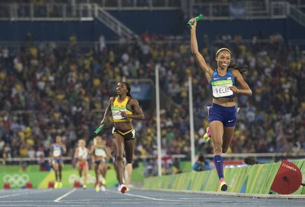 Rio 2016, LA, USA gewinnt 4x400m Staffel der Damen vor Jamaika und Großbritannien Allyson Felix of the United States celebrates after winning the gold medal in the Women s 4 x 400 meter Relay at Olympic Stadium at the 2016 Rio Summer Olympics in Rio de Janeiro, Brazil, on August 20, 2016.  OLY201608201641 KEVINxDIETSCH