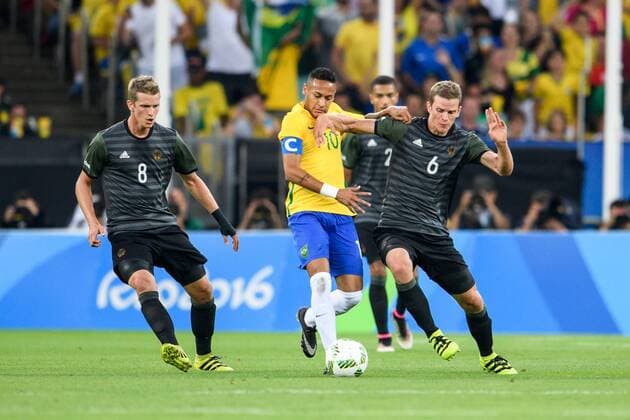 Sven Bender (GER 6) und Lars Bender (GER 8) im Zweikampf gegen Neymar (BRA 10) im Finale bei den olympischen Sommerspiele 2016 am 20.08.2016, Rio de Janeiro Copyright: xSchülerx xEibner-Pressefotox EP_jse