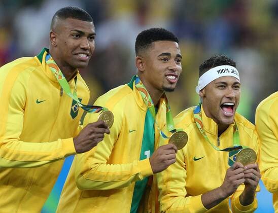 OLYMPICS - Olympic Summer Games 2016 RIO DE JANEIRO,BRAZIL,20.AUG.16 - OLYMPICS, SOCCER - Olympic Summer Games Rio 2016, international match Länderspiel final, men, Brazil vs Germany, award ceremony. Image shows Walace, Gabriel Jesus and Neymar (BRA). Keywords: medal. GEPAxpictures xHaraldxSteiner