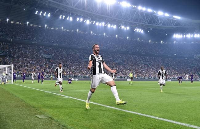 FUSSBALL INTERNATIONAL SERIE A 1. Spieltag SAISON 2016 2017 Juventus Turin - AC Florenz 20.08.2016 Jubel Juventus Turin; Torschuetze zum 2-1 Siegtor Gonzalo Higuain 