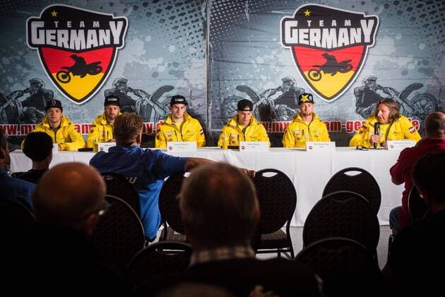 Gaildorf , 200816 , MXoN Team Germany 2016 , Team-Präsentation für das Motocross of Nations in Maggiora, Italien Im Bild: Pressekonferenz v.l.n.r.: Ersatzfahrer Dominique Pascal Thury ( KTM ), Cheftrainer Marcus Schiffer, Dennis Ullrich ( KTM ), Henry Jacobi ( Honda ), Maximilian Nagl ( Husqvarna ) und Teamchef Wolfgang Thomas